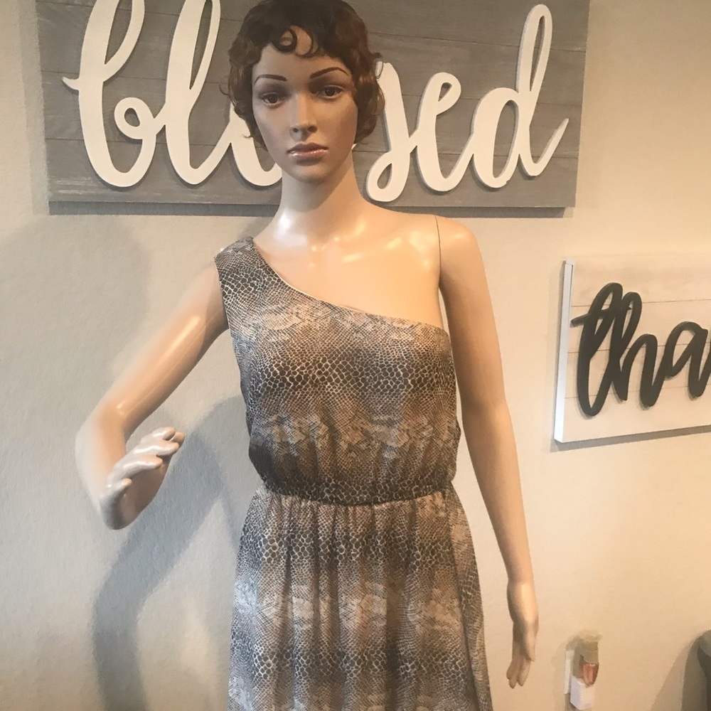 Gorgeous one shoulder maxi dress